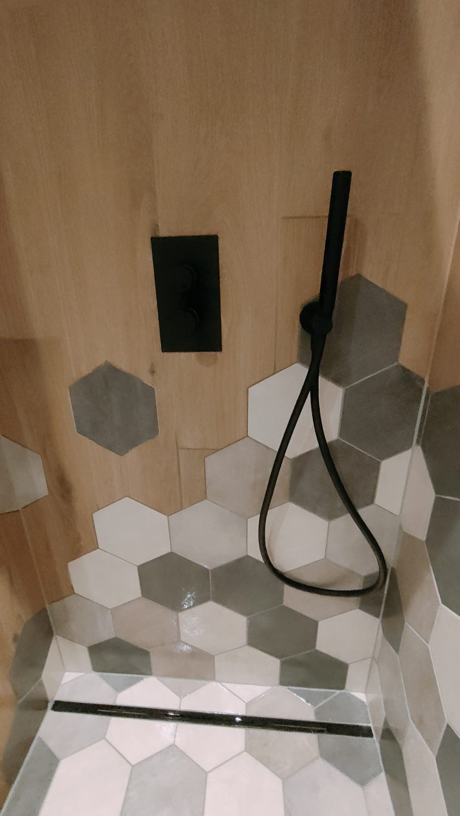 05 salle de bain hexagones douche
