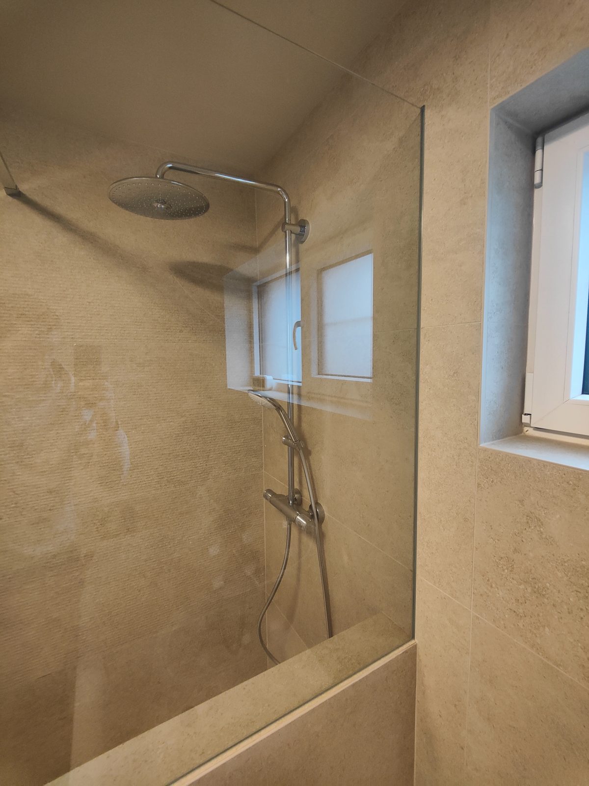 08 salle de bain beige douche italienne