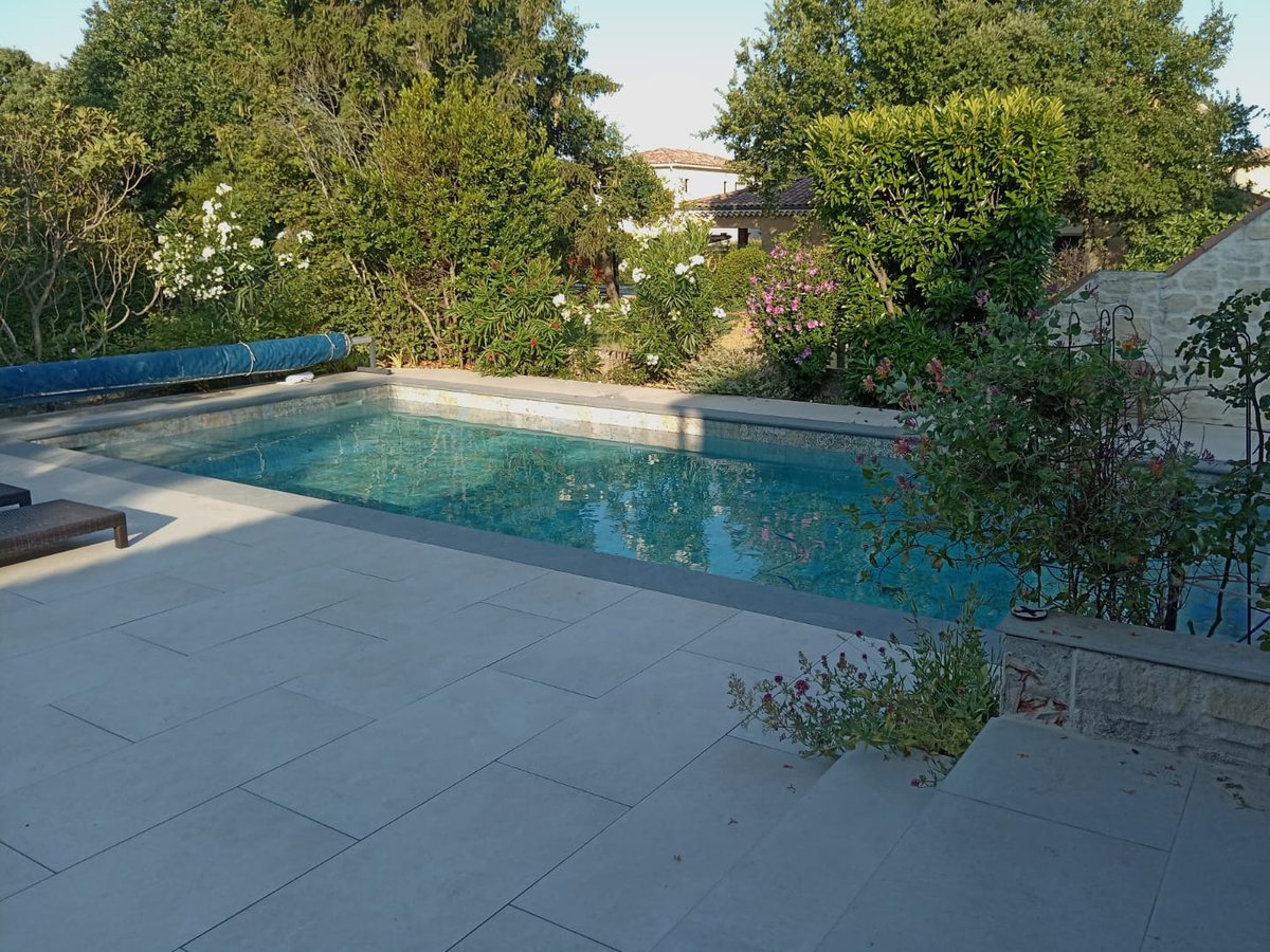 piscine et terrasse